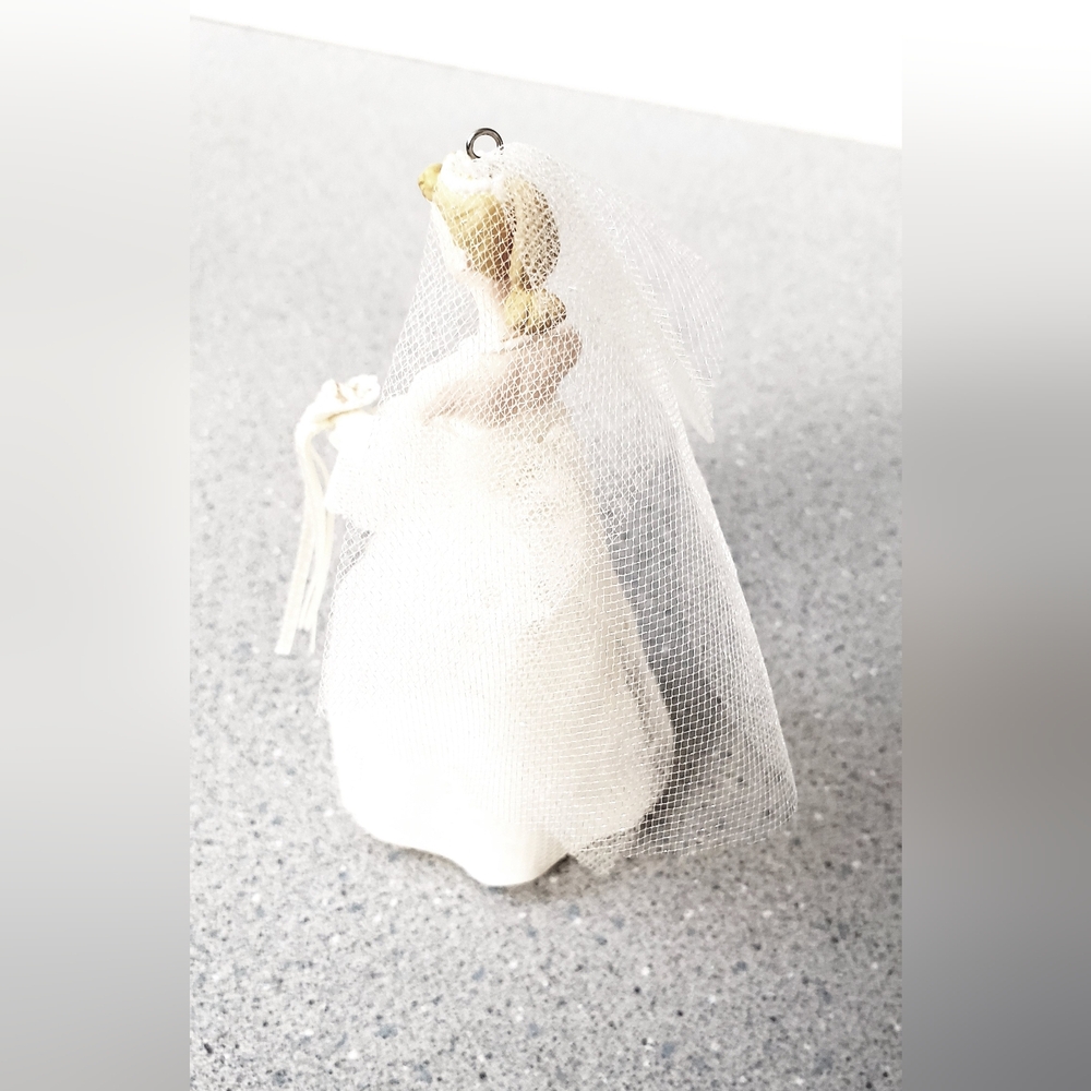 1997 Wedding Barbie Ornament - Picture 4 of 5